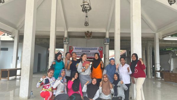 KEGIATAN SENAM IBU-IBU KADER KESEHATAN DESA KALIWUNGU